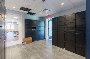 Secure package delivery in package lockers